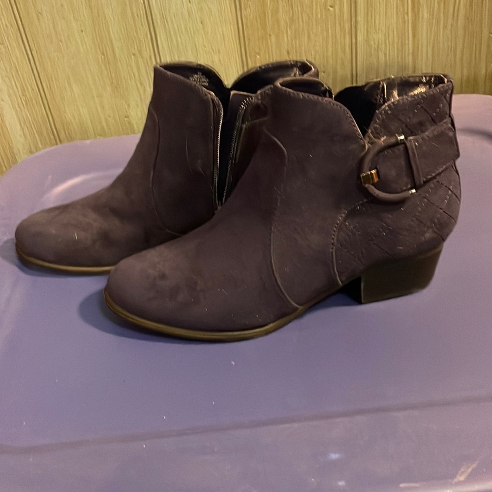 New with tags navy blue size 8 booties